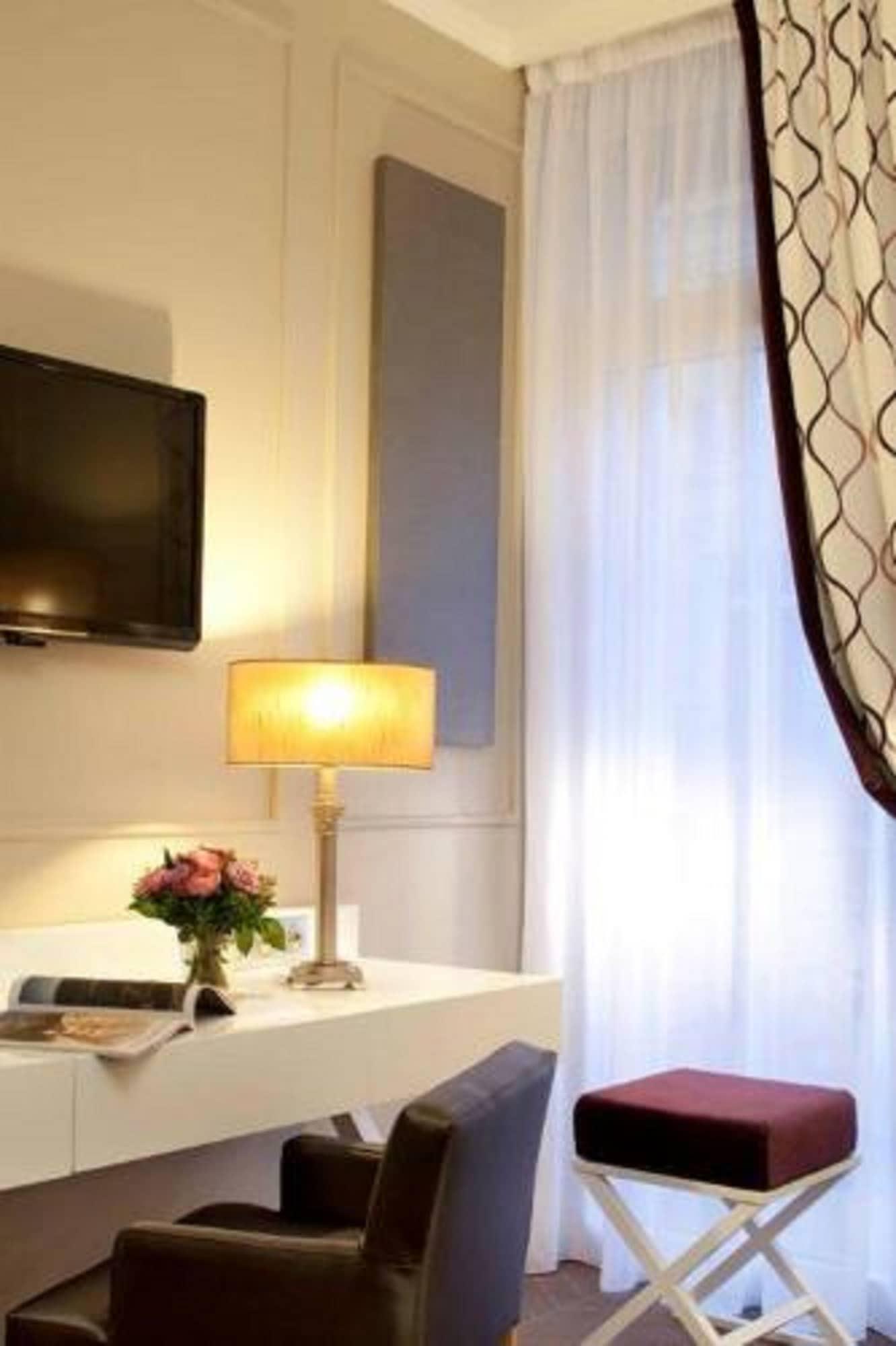 Hotel Galileo Champs Elysées