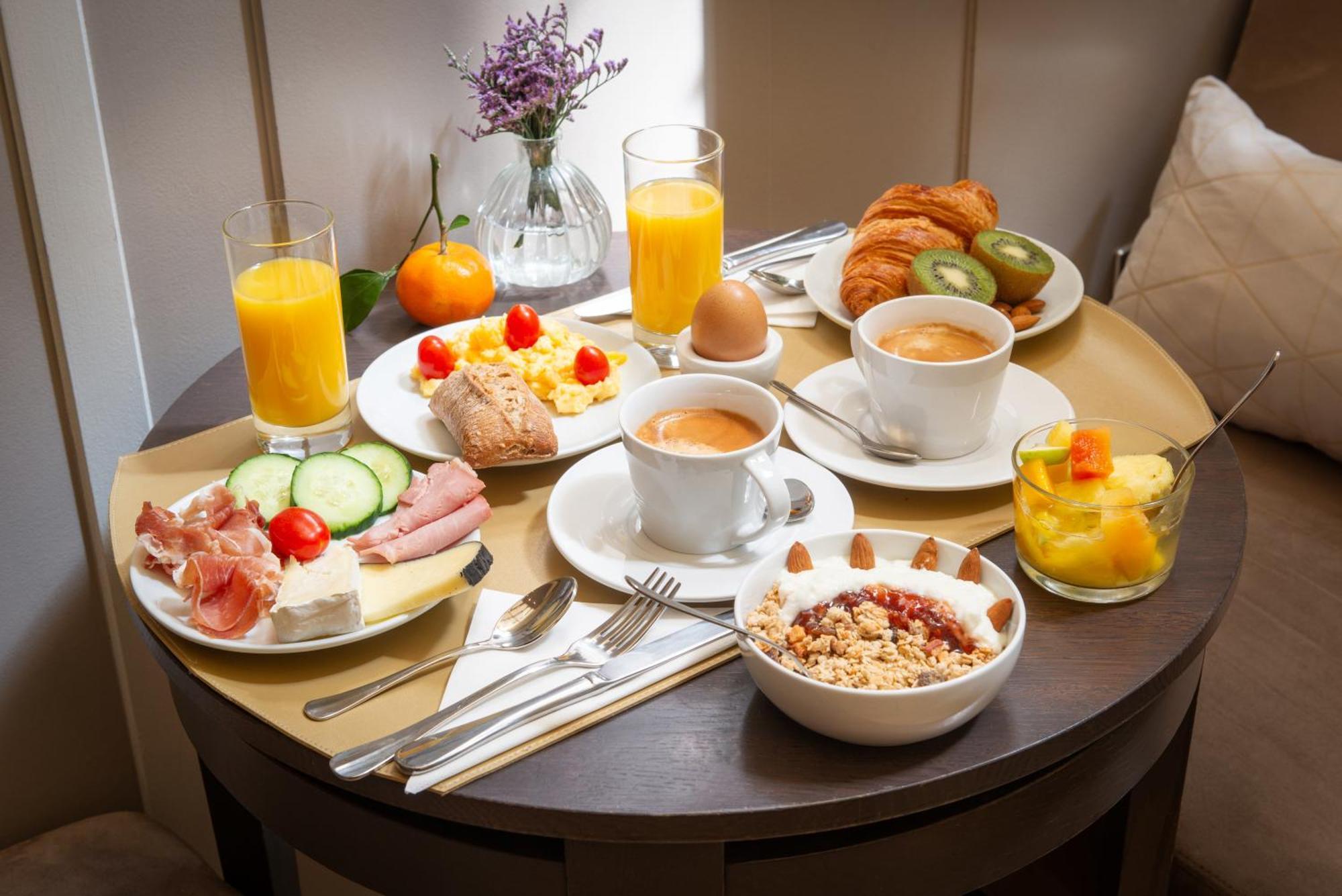 Hotel Galileo Champs Elysées 4*