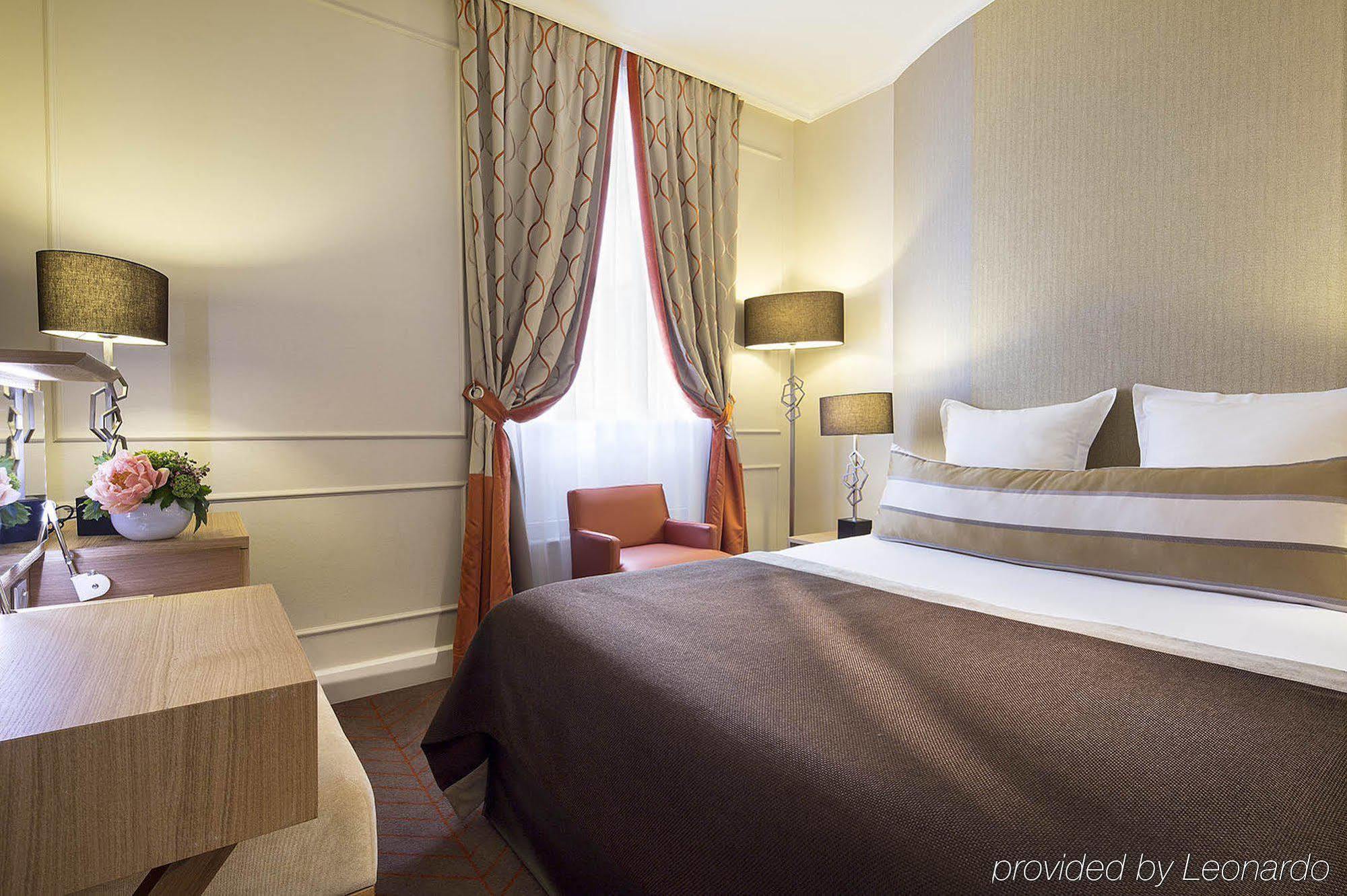 Hotel Galileo Champs Elysées